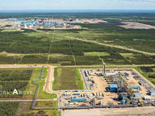 Aerial photo of oil sands plant